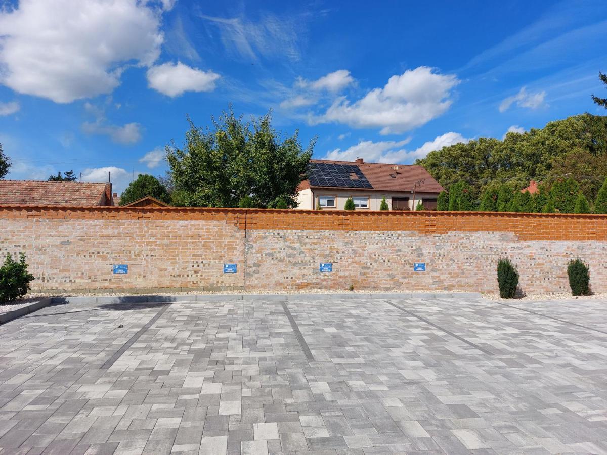 Linden Apartman 106 - Adults Only Mosonmagyaróvár Kültér fotó